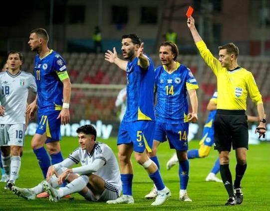 九球直播奇异果体育-世体：意大利国内对巴斯托尼的攻击可能促使他离开，巴萨有意